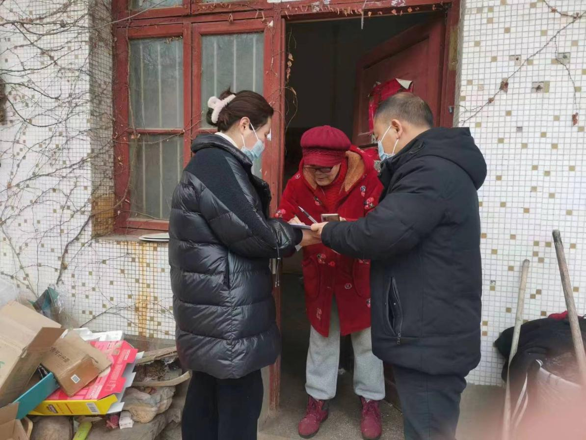 高岳街道水泥厂社区开展“红色串门,暖心敲门”活动_杜集区人民政府