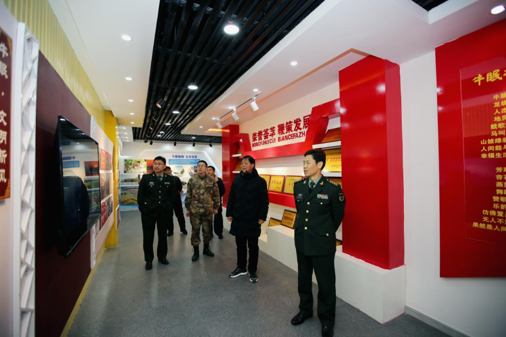 军分区政委吴培清一行莅临段园镇