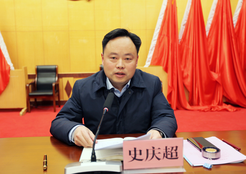 杜集区委书记姜颖出席并讲话,区委副书记,区长候选人史庆超主持会议