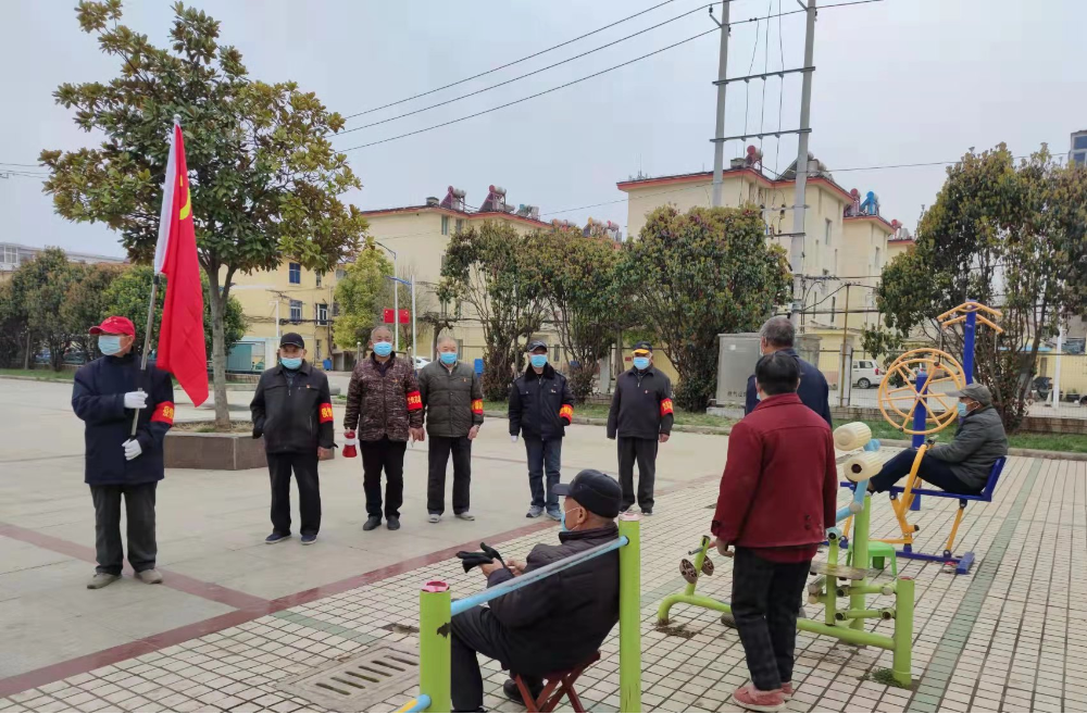 段园镇袁庄社区党员志愿者助力