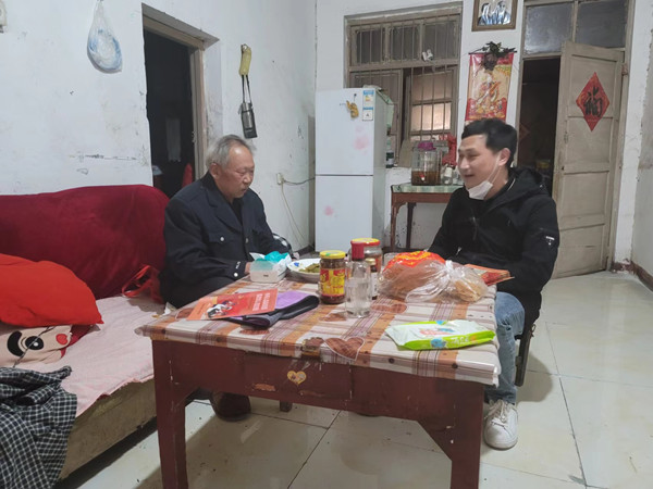 高岳街道东湖社区走访退役军人